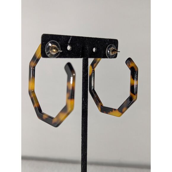 Tortoise Shell Acrylic Hoop Earrings - Picture 6 of 8